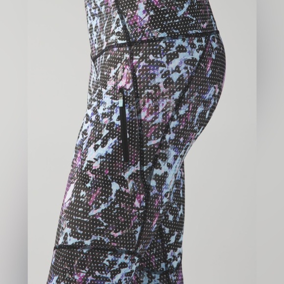 Lululemon Crop Leggings Floral Sport Blue, size 8, women’s - Picture 6 of 7